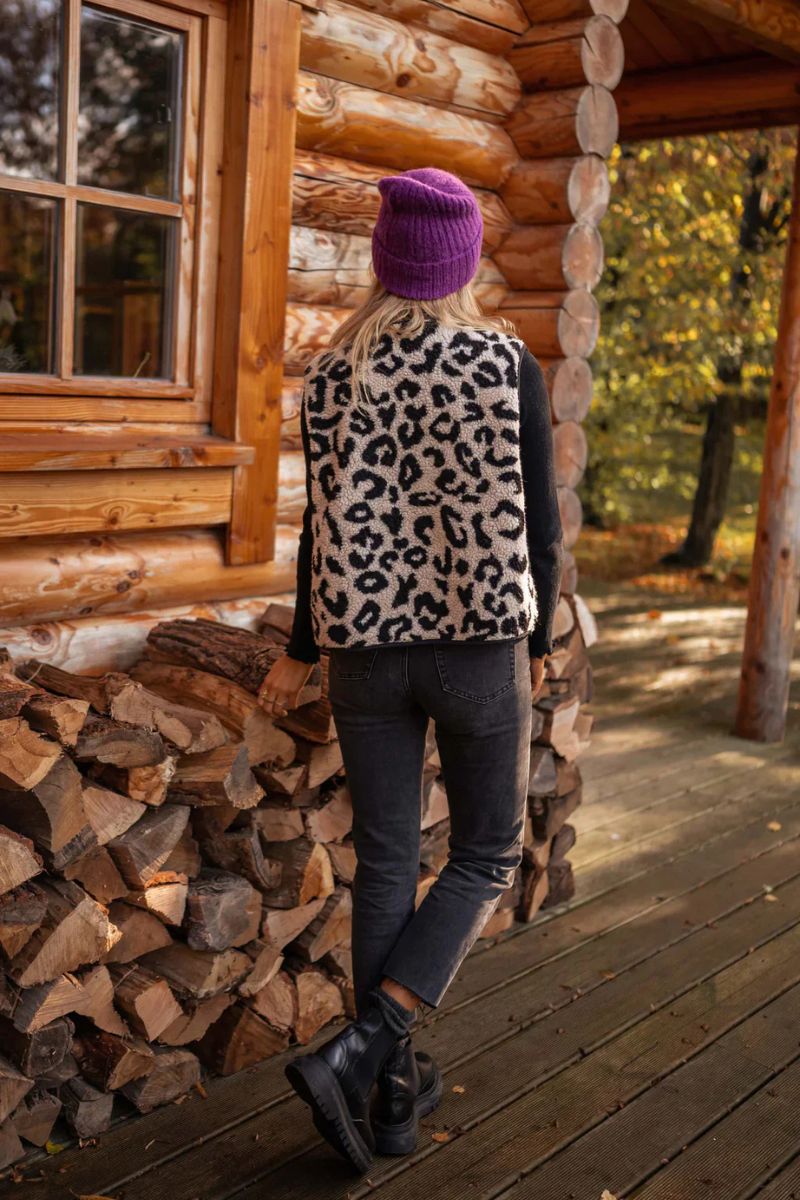 ASTRID™ | Strikket vest med leopardprint