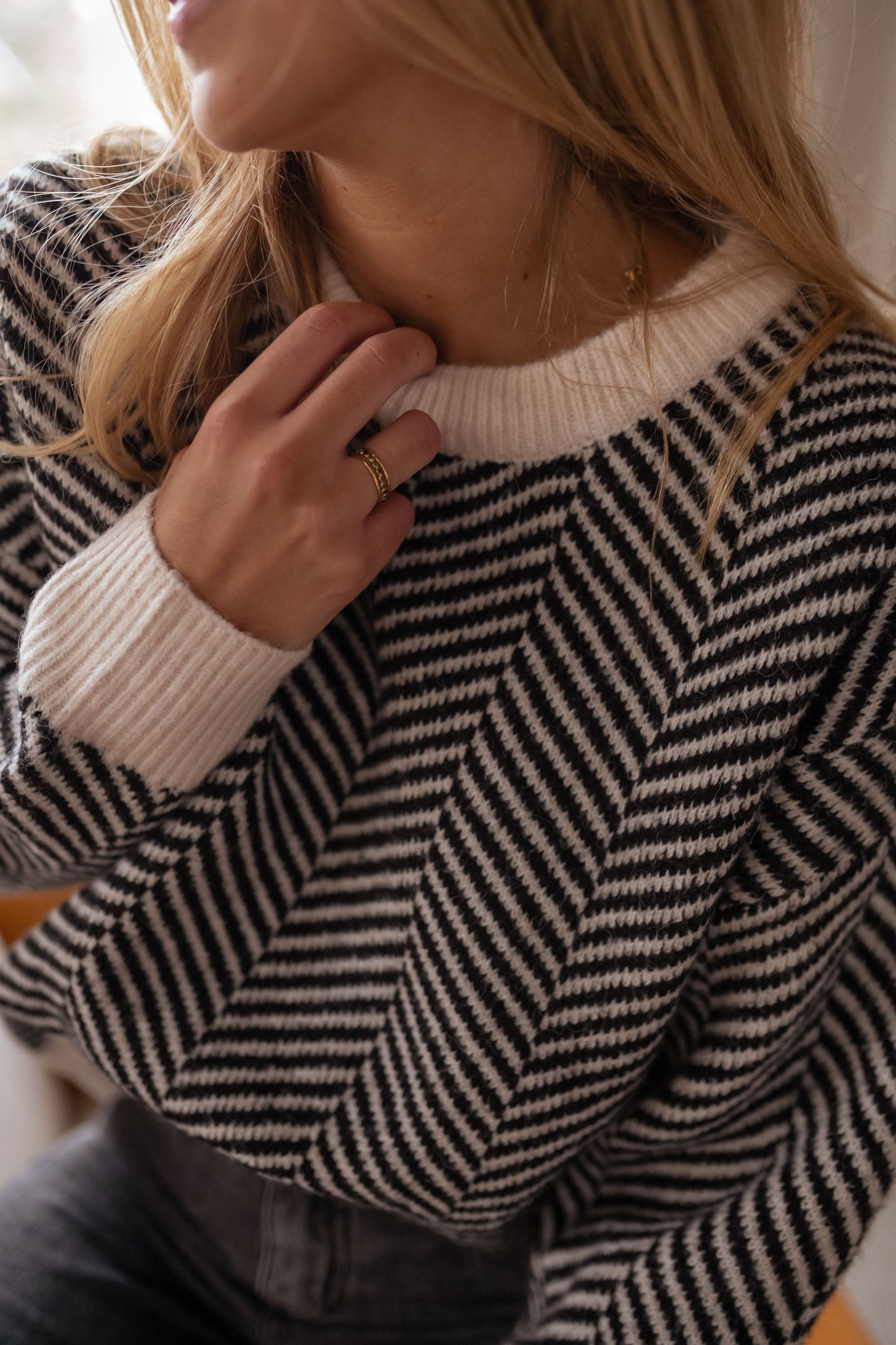 Lenya™ | Sweater med strikket mønster